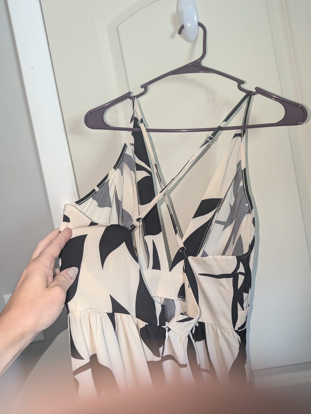 SHEIN Black and Cream V-Neck Abstract Print Maxi Dress - Picture 2 of 4